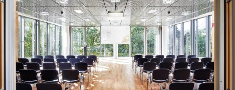Sestava konference / Pěkná párty (EV + stativy + mix + SLXD 58)
